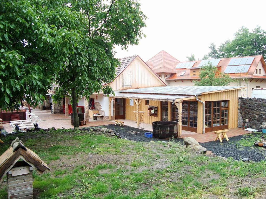 Edes Otthon Vendeghaz Hotel Нагибьоржьони Екстериор снимка